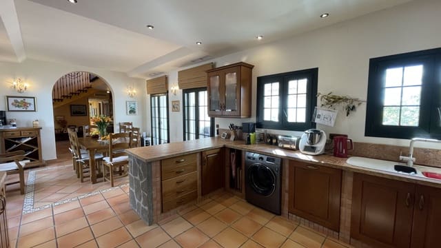 5 soveværelse Finca/Landehus til salg i Antequera med swimmingpool - € 1.690.000 (Ref: 8151387)