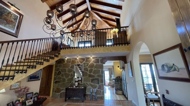 5 soveværelse Finca/Landehus til salg i Antequera med swimmingpool - € 1.690.000 (Ref: 8151387)