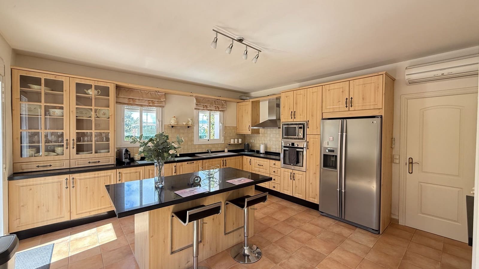 4 makuuhuone Huvila myytävänä paikassa Alhaurin el Grande mukana uima-altaan - 750 000 € (Ref: 8737195)