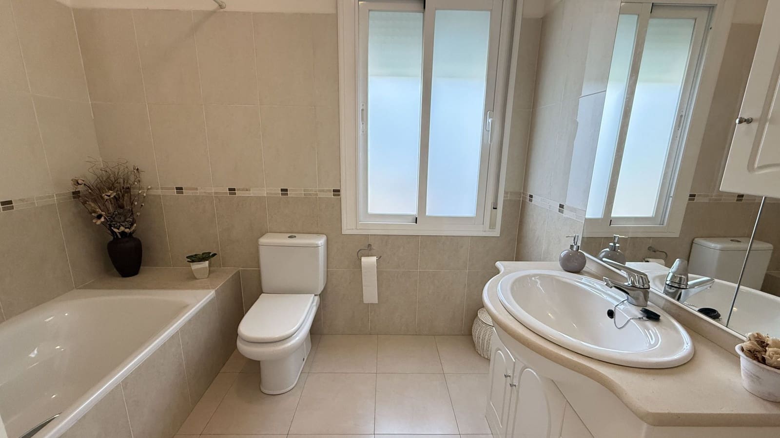 4 makuuhuone Huvila myytävänä paikassa Alhaurin el Grande mukana uima-altaan - 750 000 € (Ref: 8737195)