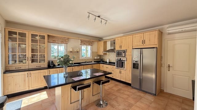 4 makuuhuone Huvila myytävänä paikassa Alhaurín el Grande mukana uima-altaan - 750 000 € (Ref: 8737195)