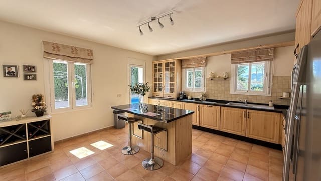 4 makuuhuone Huvila myytävänä paikassa Alhaurín el Grande mukana uima-altaan - 750 000 € (Ref: 8737195)