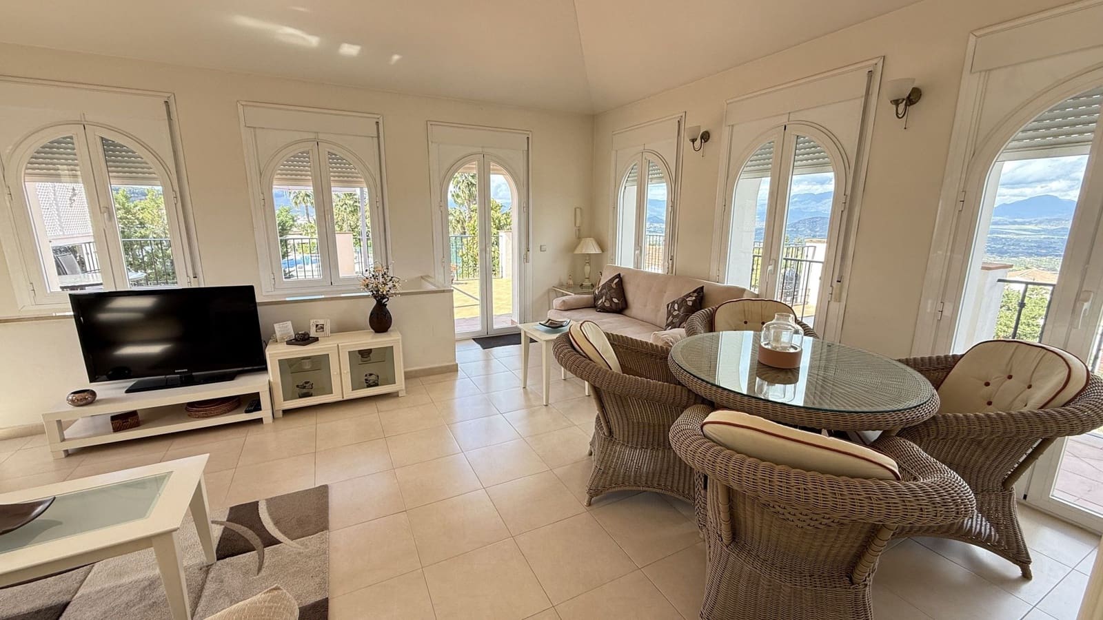 4 makuuhuone Huvila myytävänä paikassa Alhaurin el Grande mukana uima-altaan - 750 000 € (Ref: 8737195)