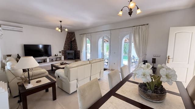 4 makuuhuone Huvila myytävänä paikassa Alhaurín el Grande mukana uima-altaan - 750 000 € (Ref: 8737195)