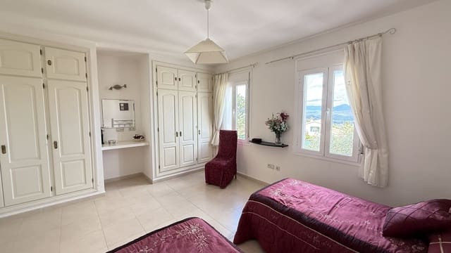 4 makuuhuone Huvila myytävänä paikassa Alhaurín el Grande mukana uima-altaan - 750 000 € (Ref: 8737195)