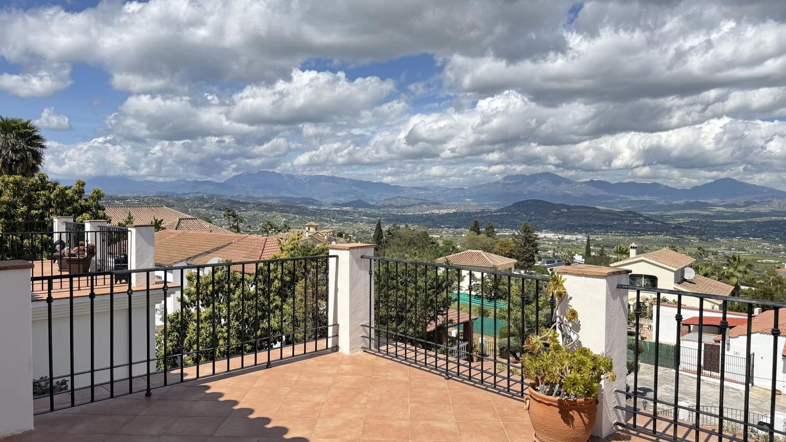 4 makuuhuone Huvila myytävänä paikassa Alhaurin el Grande mukana uima-altaan - 750 000 € (Ref: 8737195)