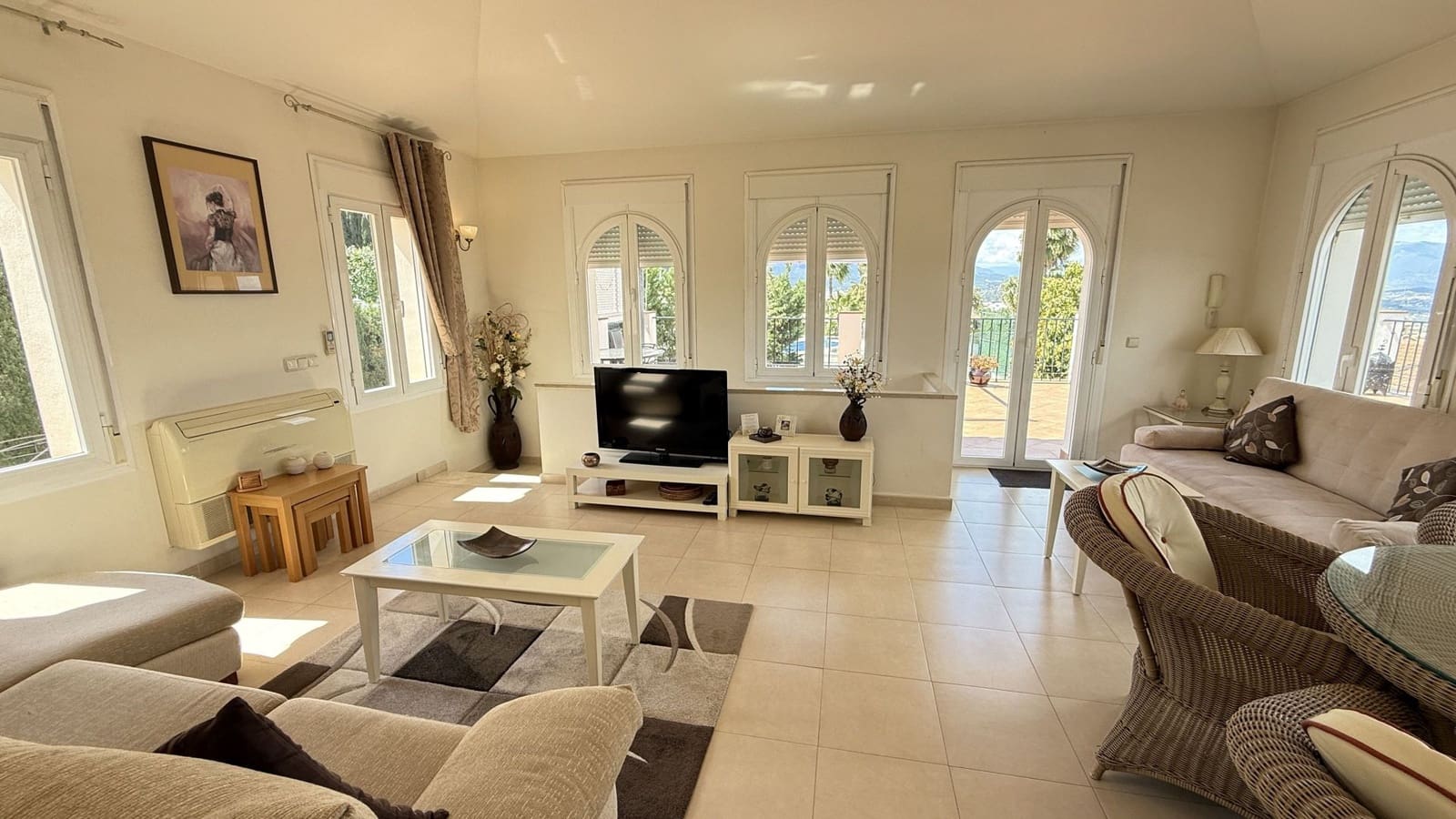 4 makuuhuone Huvila myytävänä paikassa Alhaurin el Grande mukana uima-altaan - 750 000 € (Ref: 8737195)