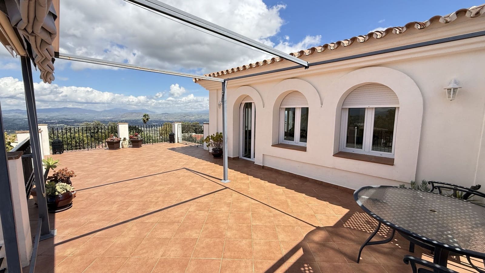 4 makuuhuone Huvila myytävänä paikassa Alhaurin el Grande mukana uima-altaan - 750 000 € (Ref: 8737195)