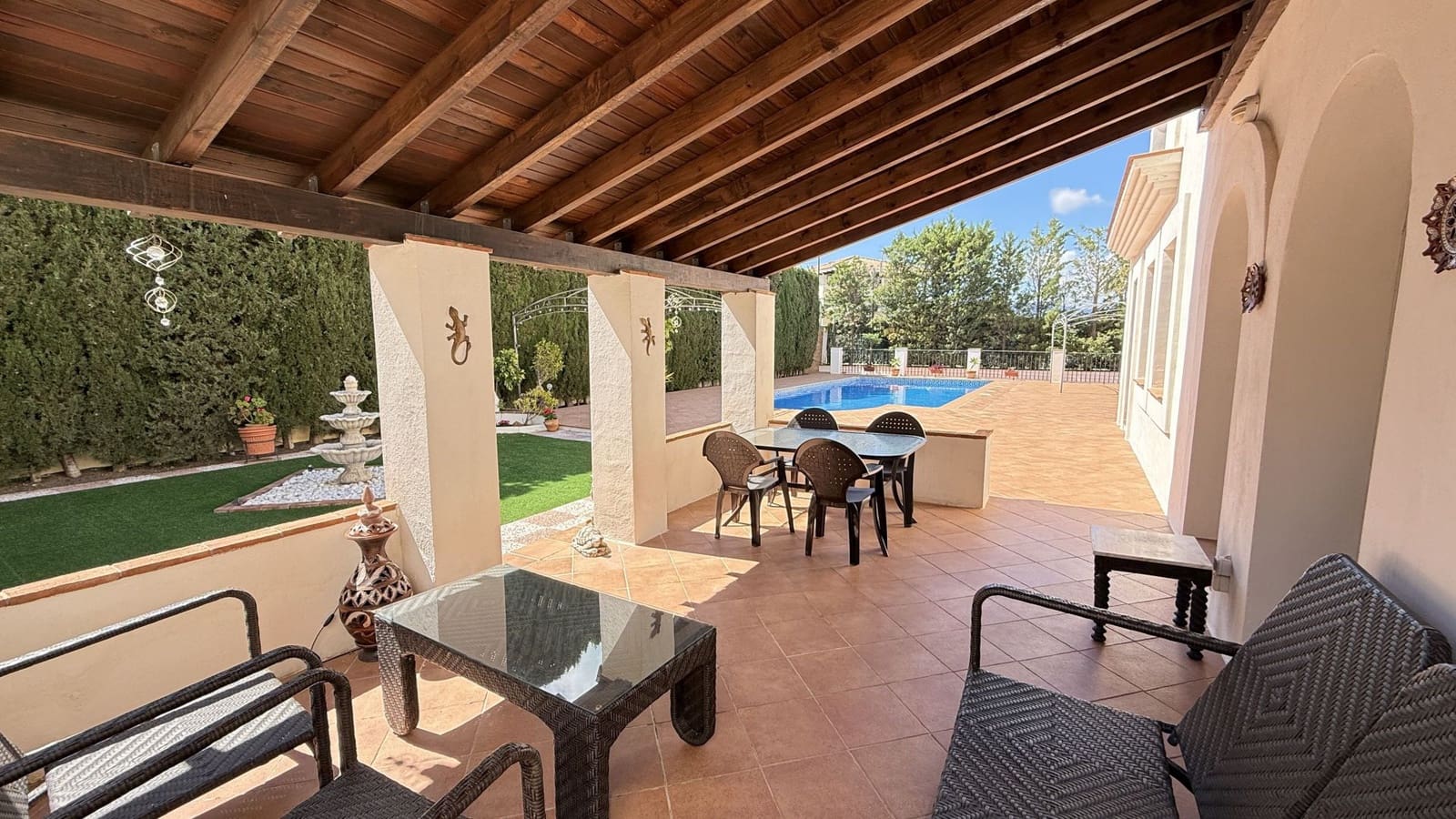 4 makuuhuone Huvila myytävänä paikassa Alhaurin el Grande mukana uima-altaan - 750 000 € (Ref: 8737195)