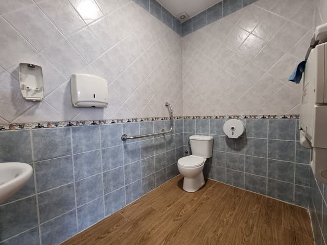 Kaupallinen vuokrattavana paikassa Alhaurín el Grande - 800 € (Ref: 8868848)