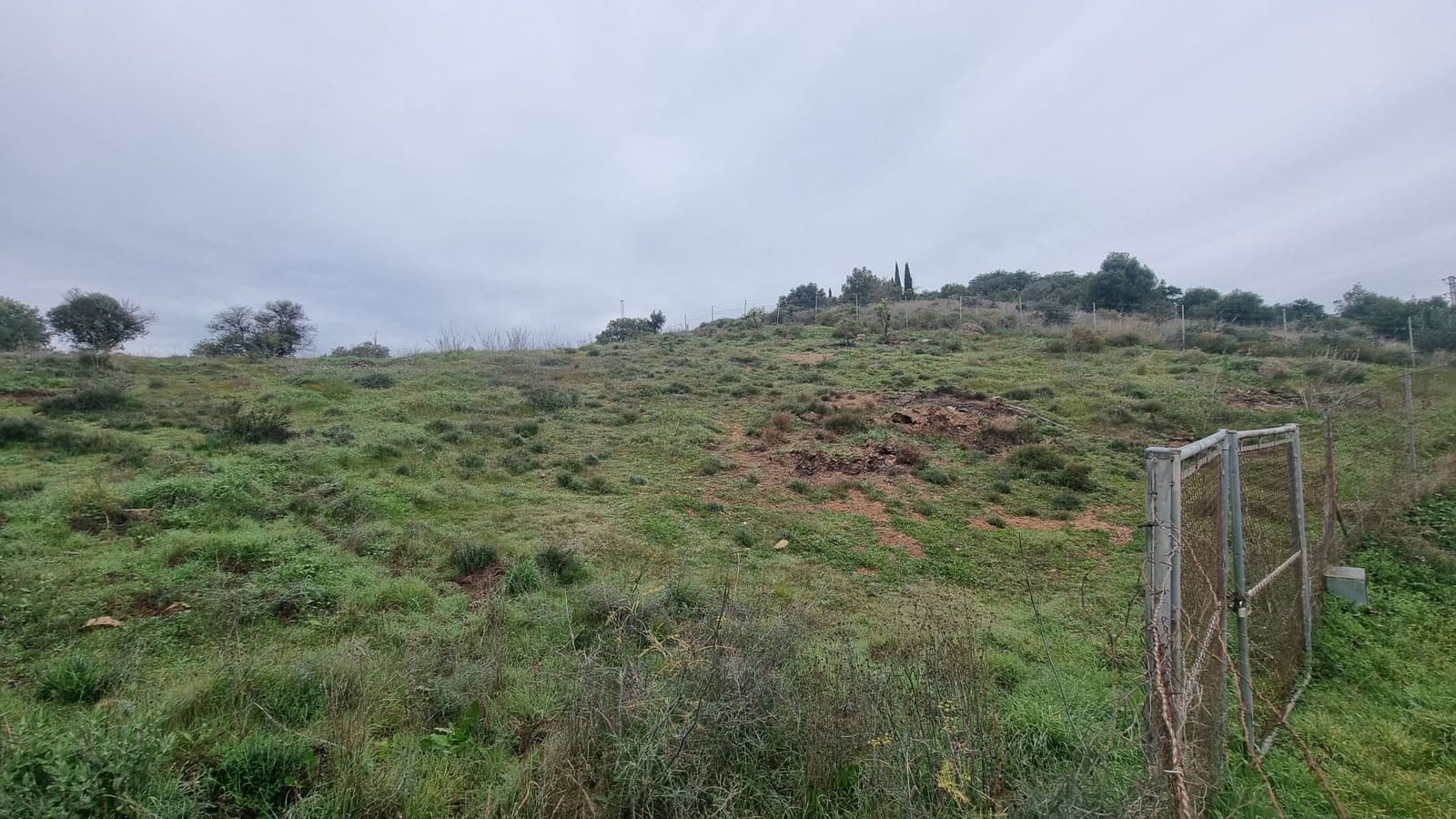 Grunde uden byggetilladelser til salg i Coin - € 160.000 (Ref: 8920942)