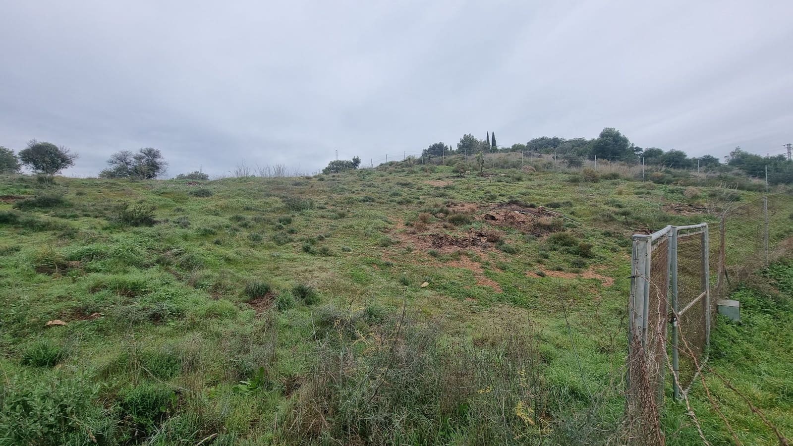 Grunde uden byggetilladelser til salg i Coin - € 160.000 (Ref: 8920942)