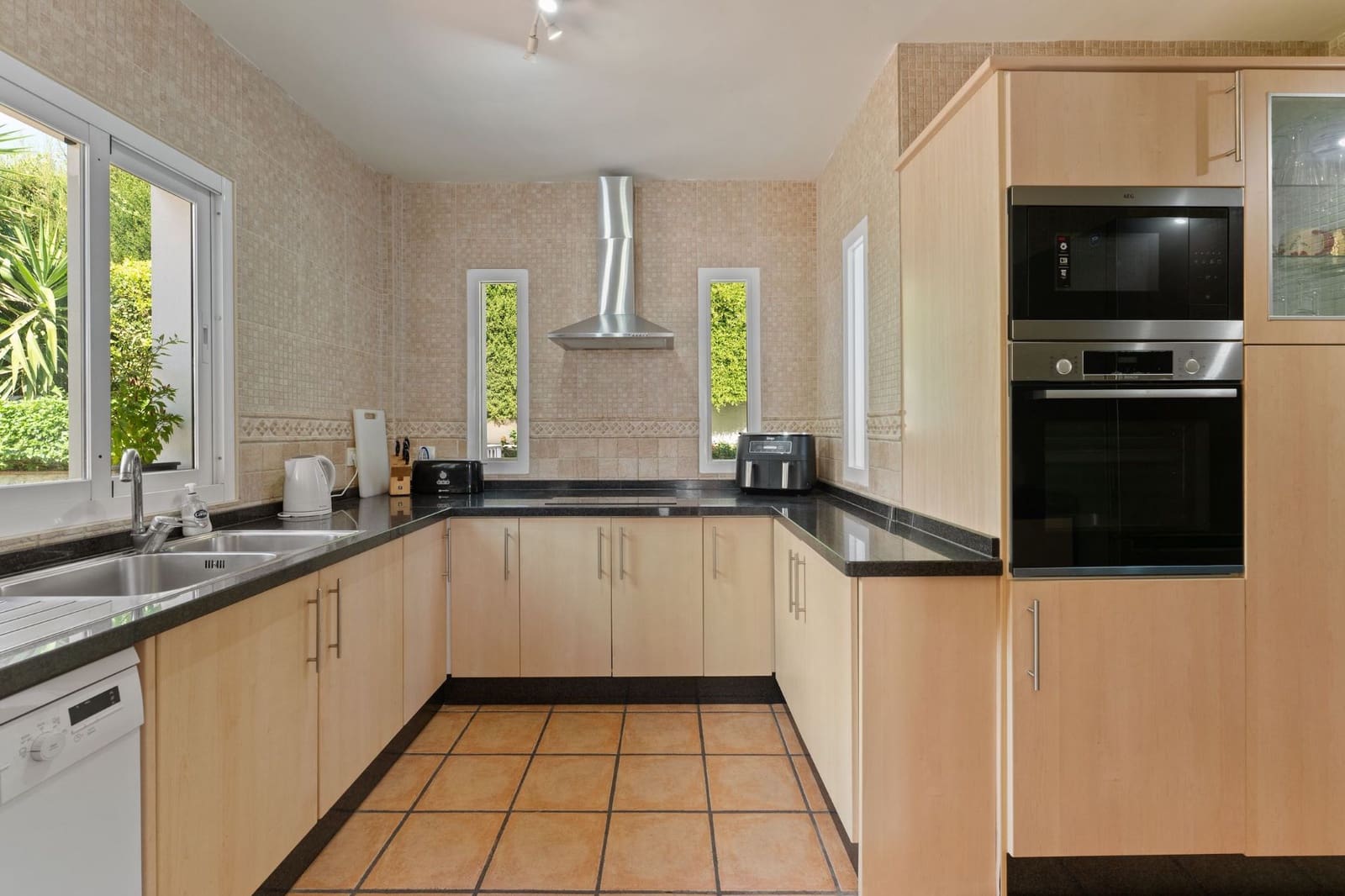 4 soveværelse Villa til salg i Coin med swimmingpool - € 629.000 (Ref: 9235884)