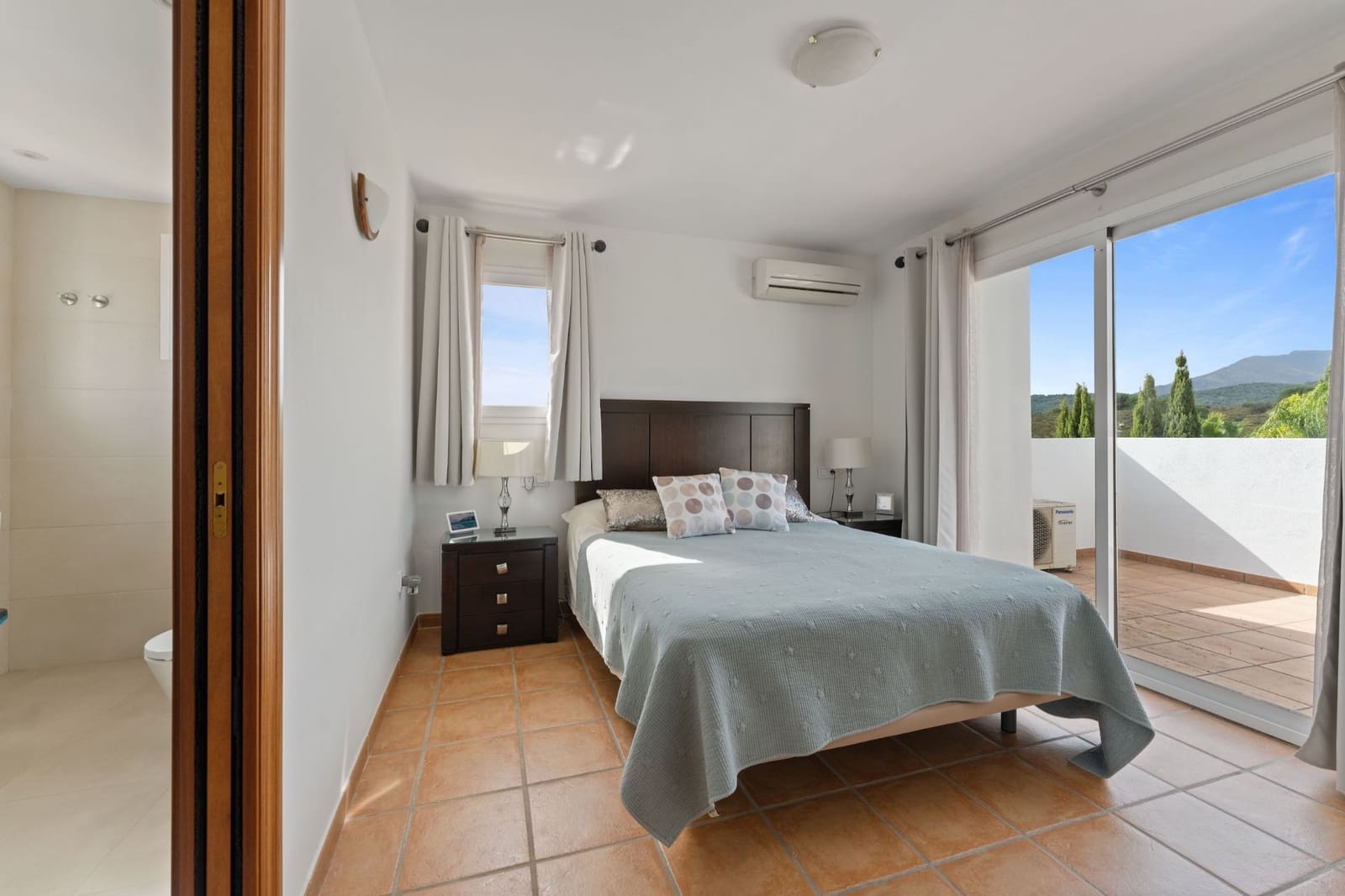 4 soveværelse Villa til salg i Coin med swimmingpool - € 629.000 (Ref: 9235884)