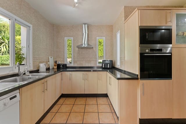 4 slaapkamer Villa te koop in Coín met zwembad - € 629.000 (Ref: 9235884)