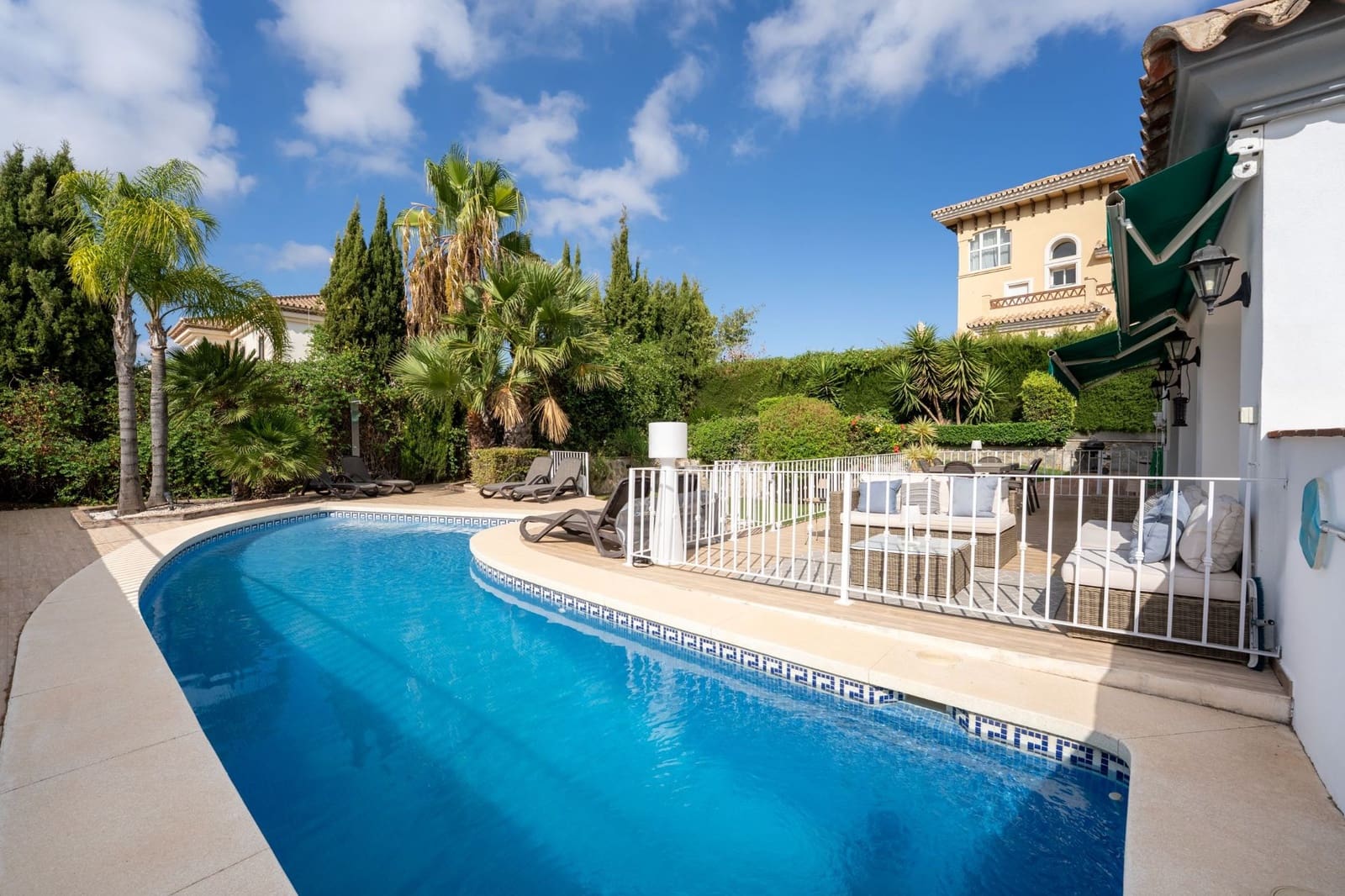 4 soveværelse Villa til salg i Coin med swimmingpool - € 629.000 (Ref: 9235884)