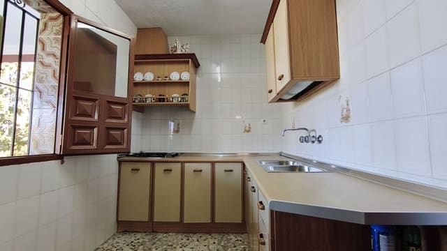 3 soveværelse Finca/Landehus til salg i Guaro med swimmingpool - € 330.000 (Ref: 9395275)