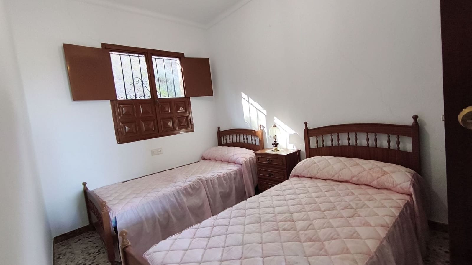 3 soveværelse Finca/Landehus til salg i Guaro med swimmingpool - € 330.000 (Ref: 9395275)