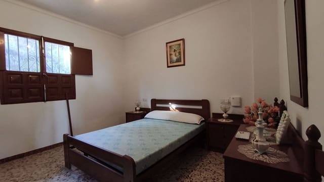 3 soveværelse Finca/Landehus til salg i Guaro med swimmingpool - € 330.000 (Ref: 9395275)