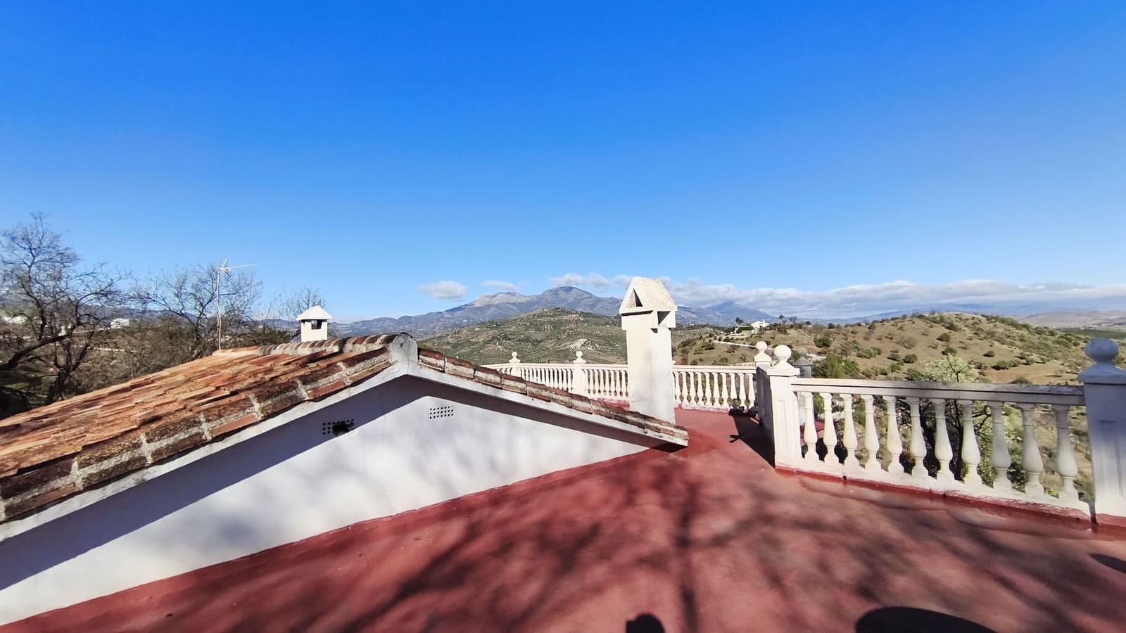 3 soveværelse Finca/Landehus til salg i Guaro med swimmingpool - € 330.000 (Ref: 9395275)