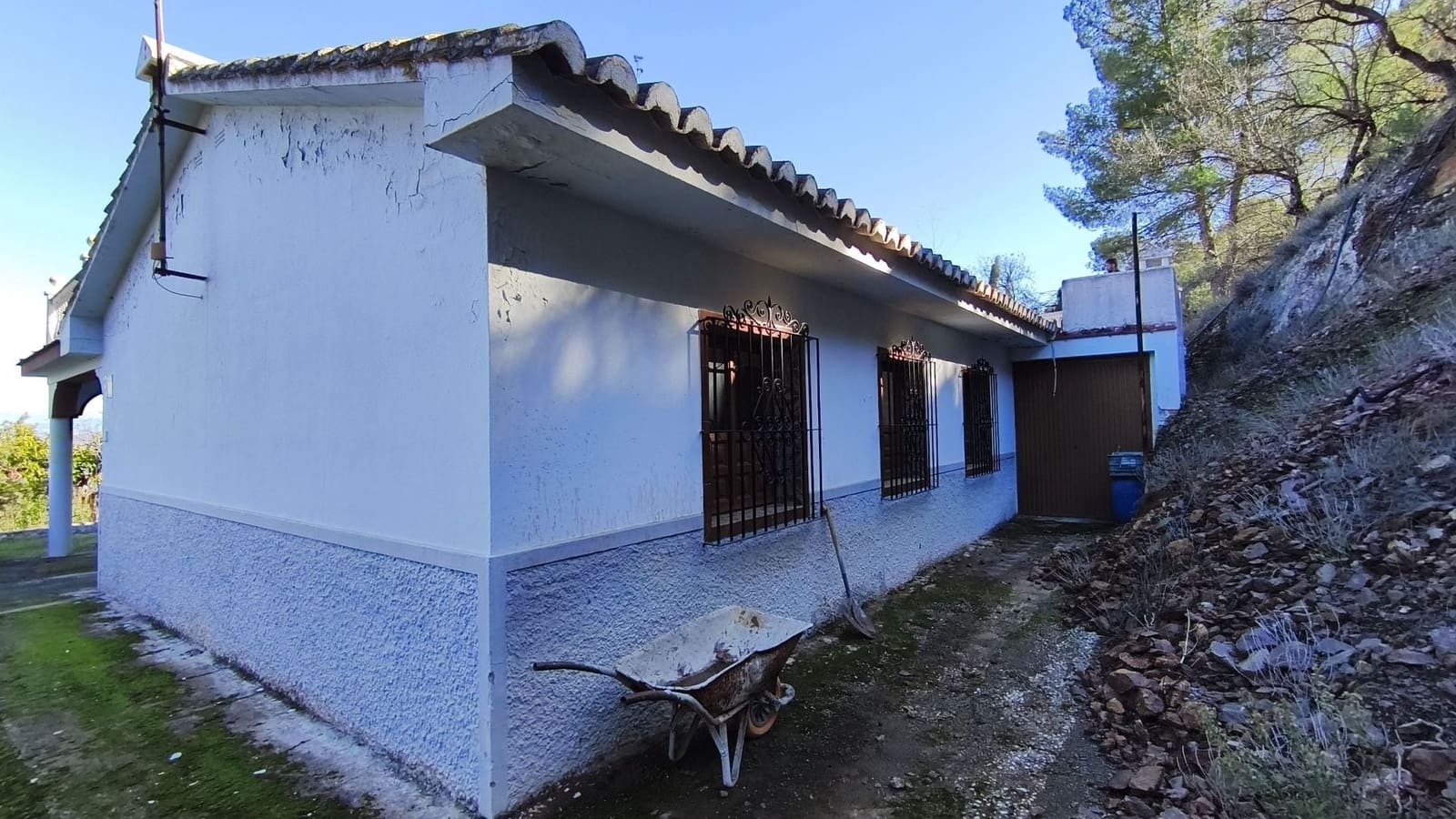 3 soveværelse Finca/Landehus til salg i Guaro med swimmingpool - € 330.000 (Ref: 9395275)