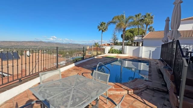Chalet de 4 habitaciones en Alhaurín el Grande en venta con piscina - 749.000 € (Ref: 9471636)