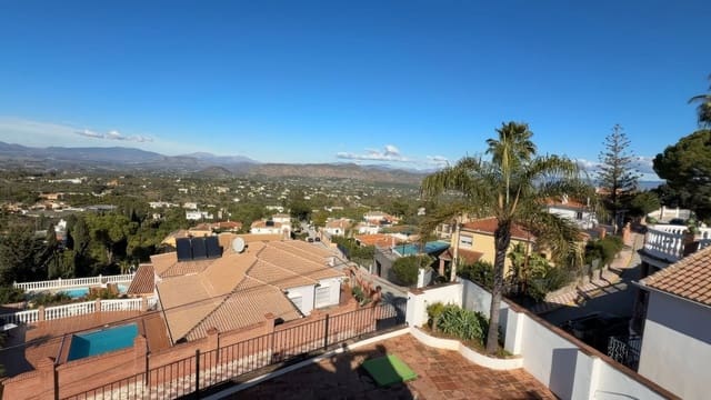 Chalet de 4 habitaciones en Alhaurín el Grande en venta con piscina - 749.000 € (Ref: 9471636)