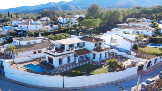 4 soveværelse Villa til salg i Alhaurín el Grande med swimmingpool - € 749.000 (Ref: 9471636)