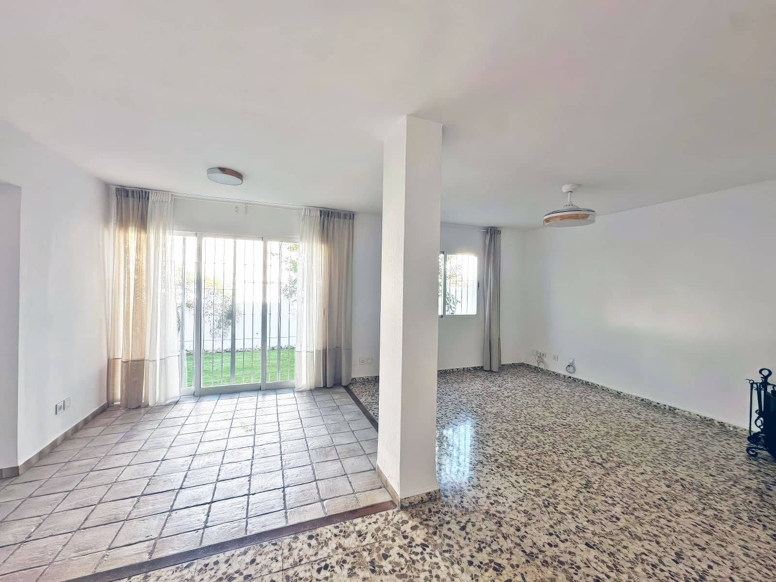 Casa de 4 habitaciones en Coín en alquiler - 1.000 € (Ref: 9484949)