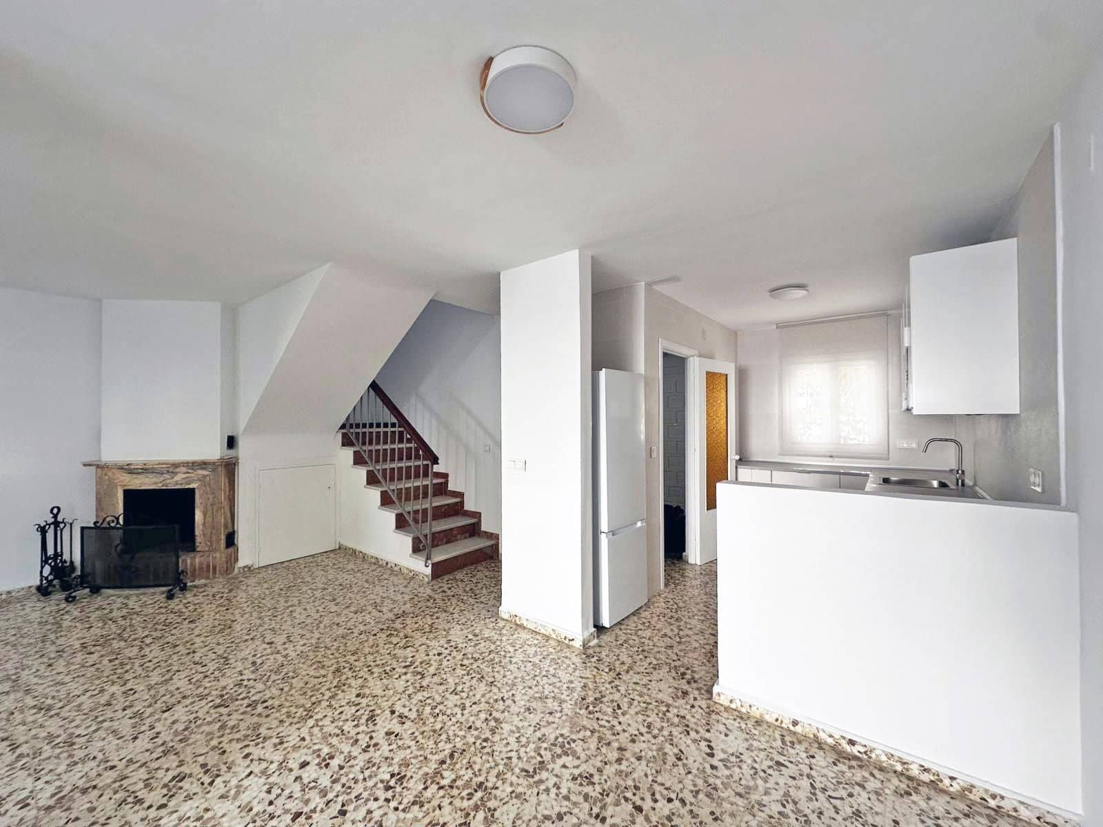 Casa de 4 habitaciones en Coín en alquiler - 1.000 € (Ref: 9484949)