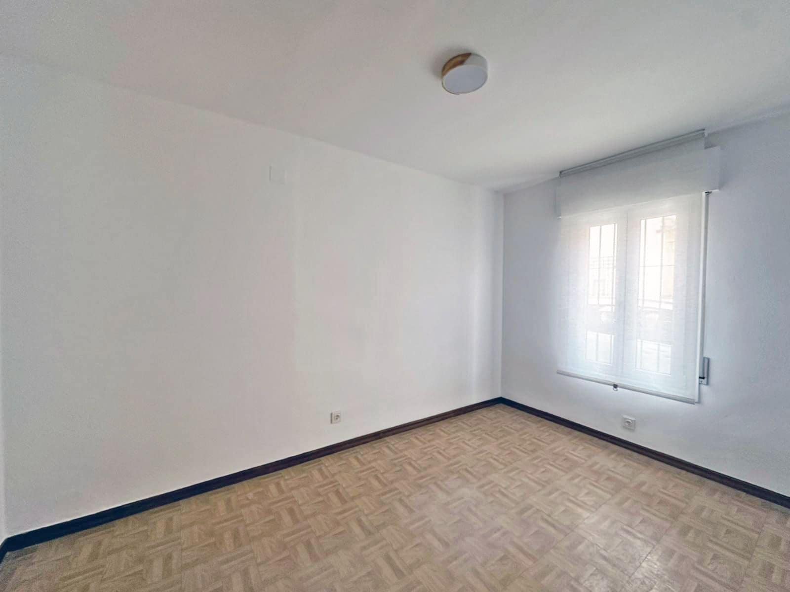 Casa de 4 habitaciones en Coín en alquiler - 1.000 € (Ref: 9484949)