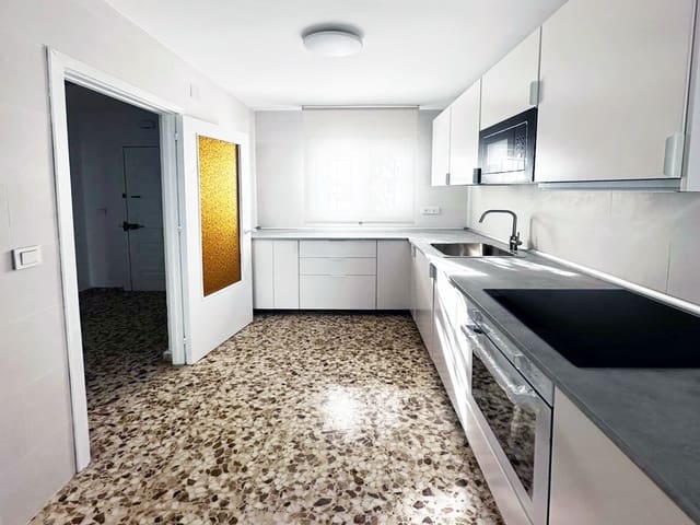 Casa de 4 habitaciones en Coín en alquiler - 1.000 € (Ref: 9484949)