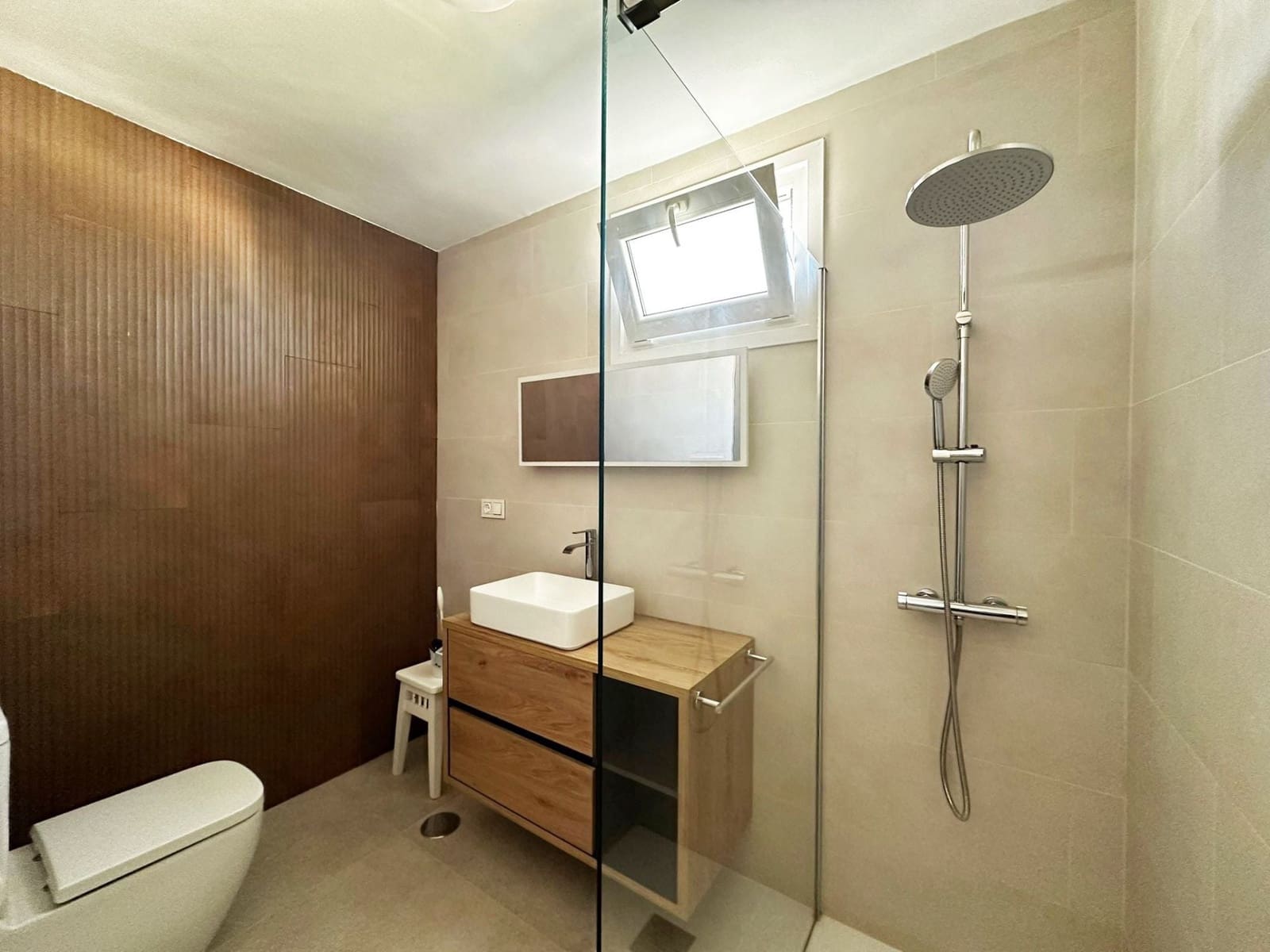 Casa de 4 habitaciones en Coín en alquiler - 1.000 € (Ref: 9484949)