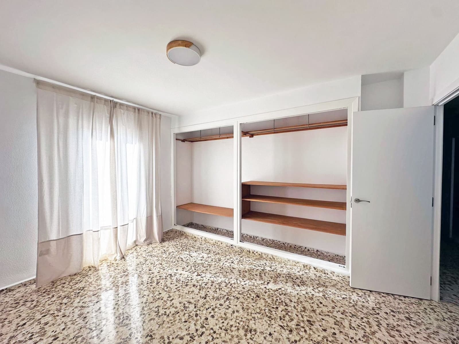 Casa de 4 habitaciones en Coín en alquiler - 1.000 € (Ref: 9484949)