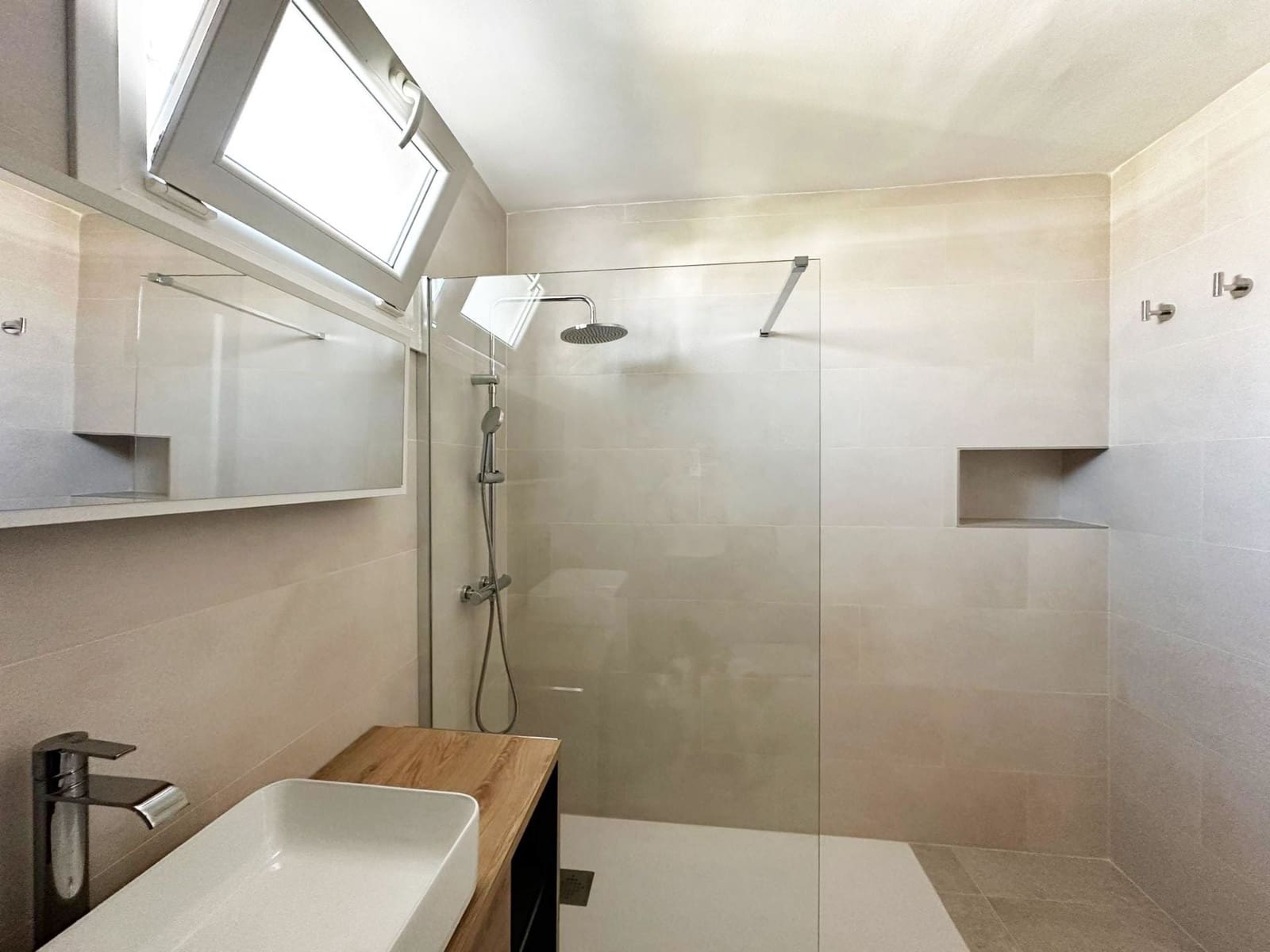 Casa de 4 habitaciones en Coín en alquiler - 1.000 € (Ref: 9484949)