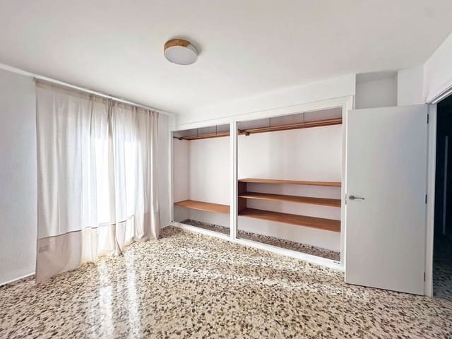 Casa de 4 habitaciones en Coín en alquiler - 1.000 € (Ref: 9484949)