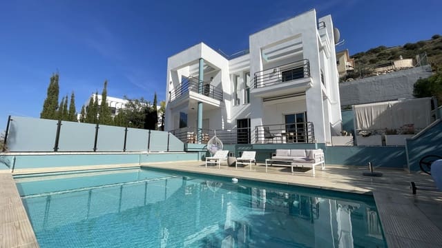 4 sovrum Villa till salu i Coín med pool - 649 000 € (Ref: 9496453)