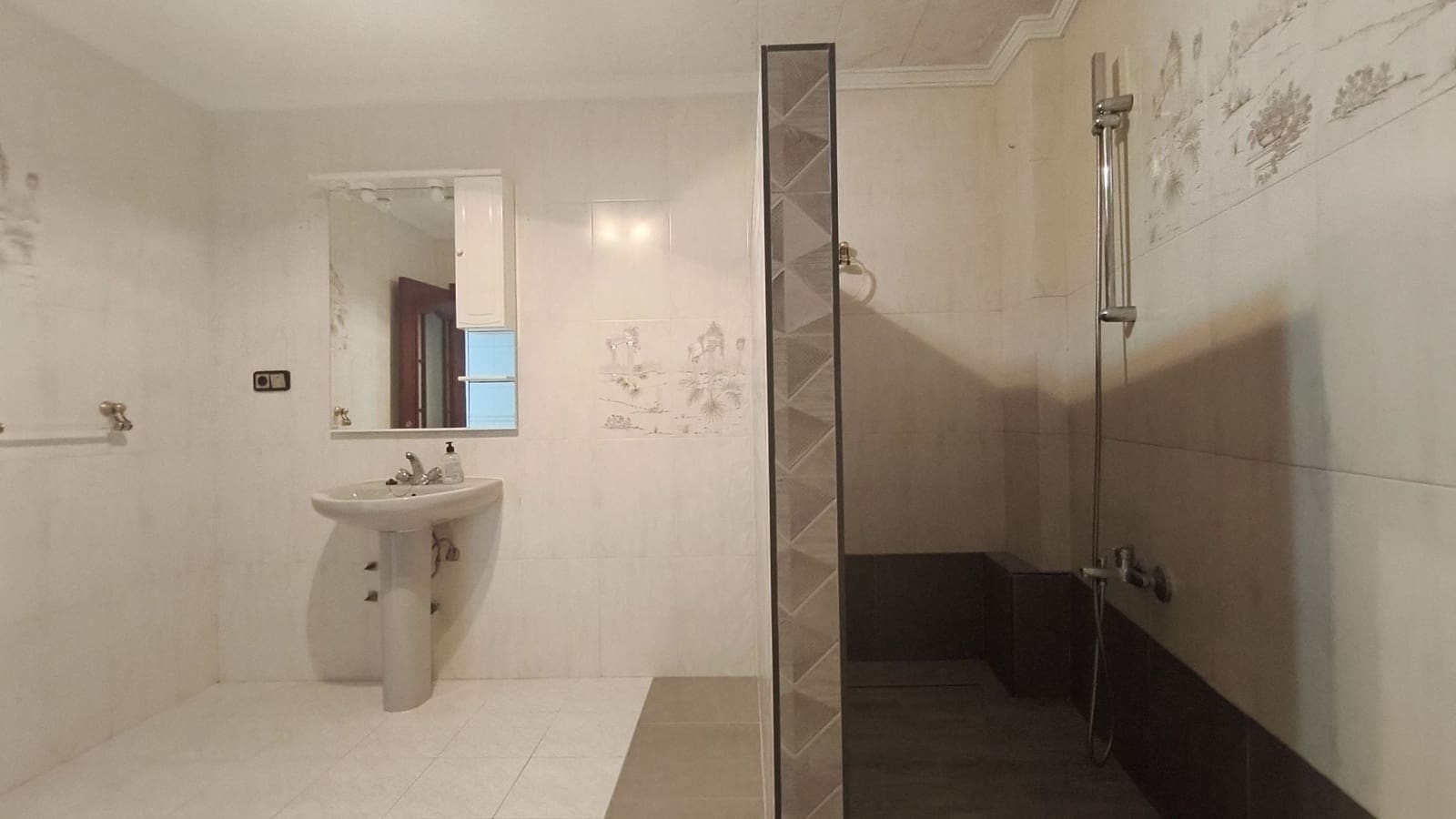 4 makuuhuone Omakotitalo myytävänä paikassa Alhaurin el Grande - 349 000 € (Ref: 9643654)