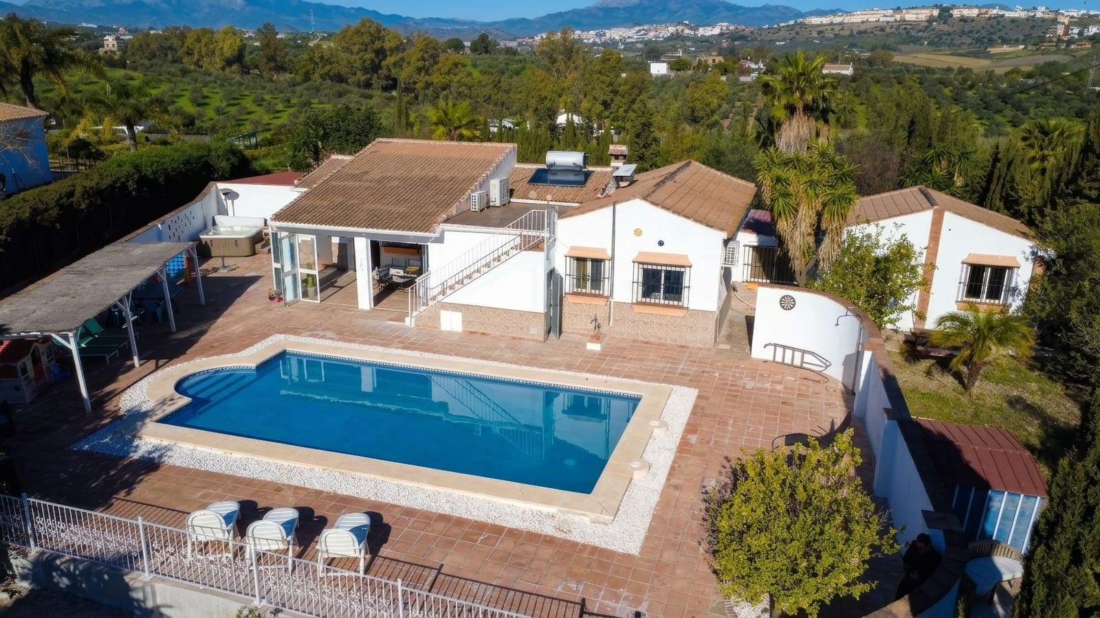 5 bedroom Finca/Country House for sale in Coin with pool - € 420,000 (Ref: 9646752)