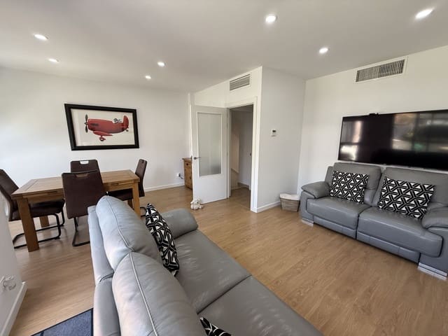 3 chambre Maison de Ville à vendre à Dsmo Dm Churriana, Malaga ville avec piscine - 499 000 € (Ref: 9709469)