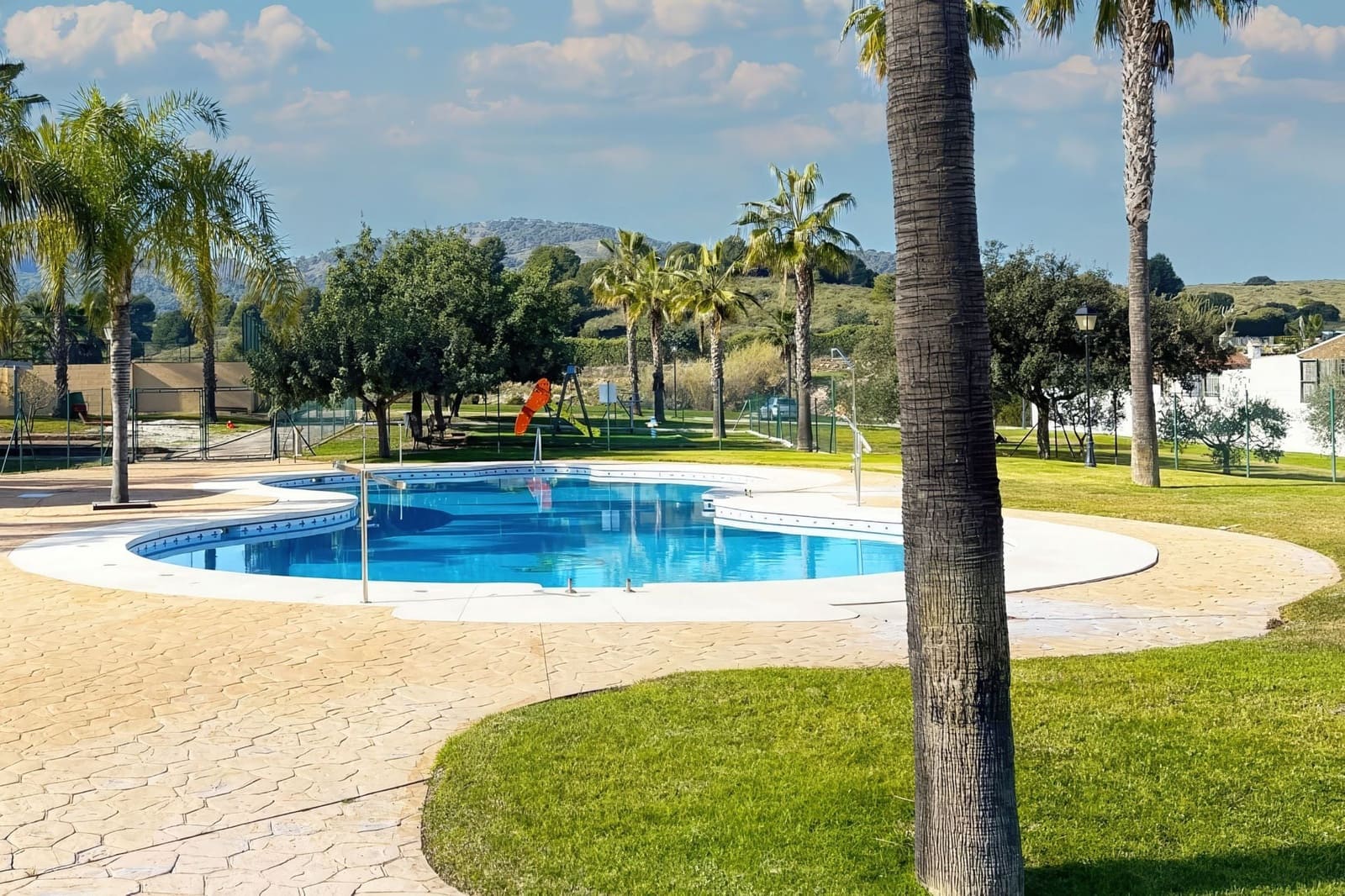 Casa de 3 habitaciones en Coín en venta con piscina - 229.000 € (Ref: 9737764)