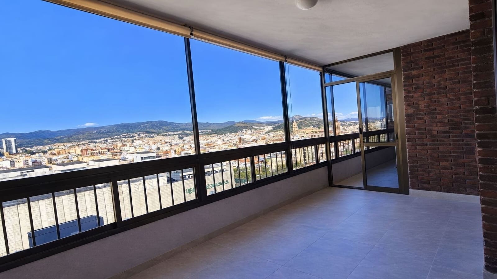 4 sypialnia Apartament do wynajęcia w Miasto Malaga z garażem - 3 500 € (Ref: 9770191)