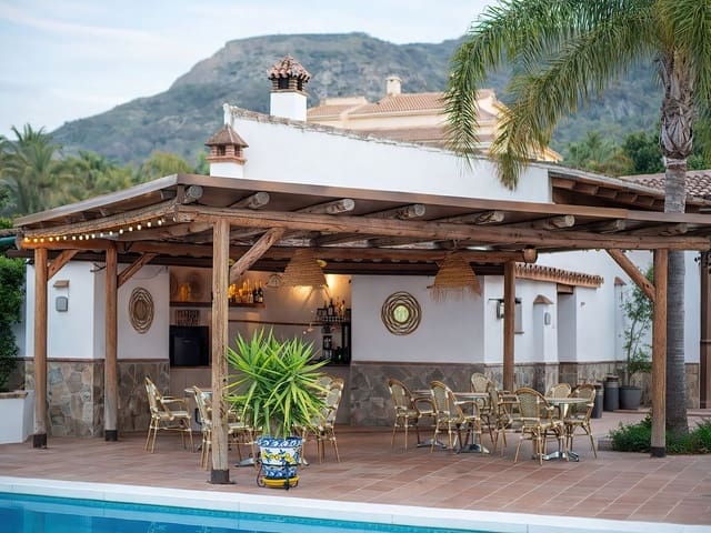 4 Zimmer Villa zu verkaufen in Alhaurín el Grande mit Pool - 845.000 € (Ref: 9805904)