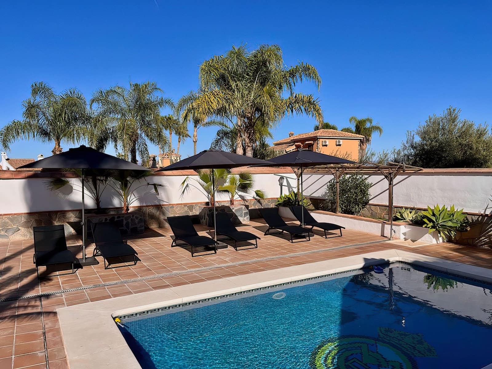 4 Zimmer Villa zu verkaufen in Alhaurin el Grande mit Pool - 845.000 € (Ref: 9805904)