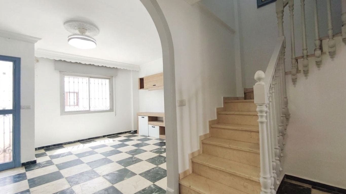 3 quarto Casa em Banda para arrendar em Alhaurin el Grande - 1 000 € (Ref: 9807106)