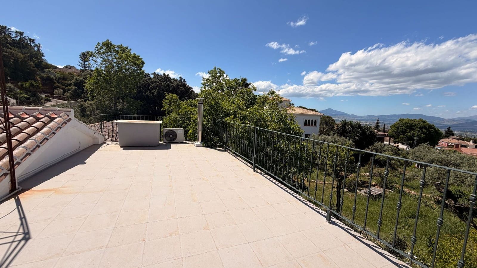 2 bedroom Villa for sale in Alhaurin el Grande - € 389,000 (Ref: 9828157)