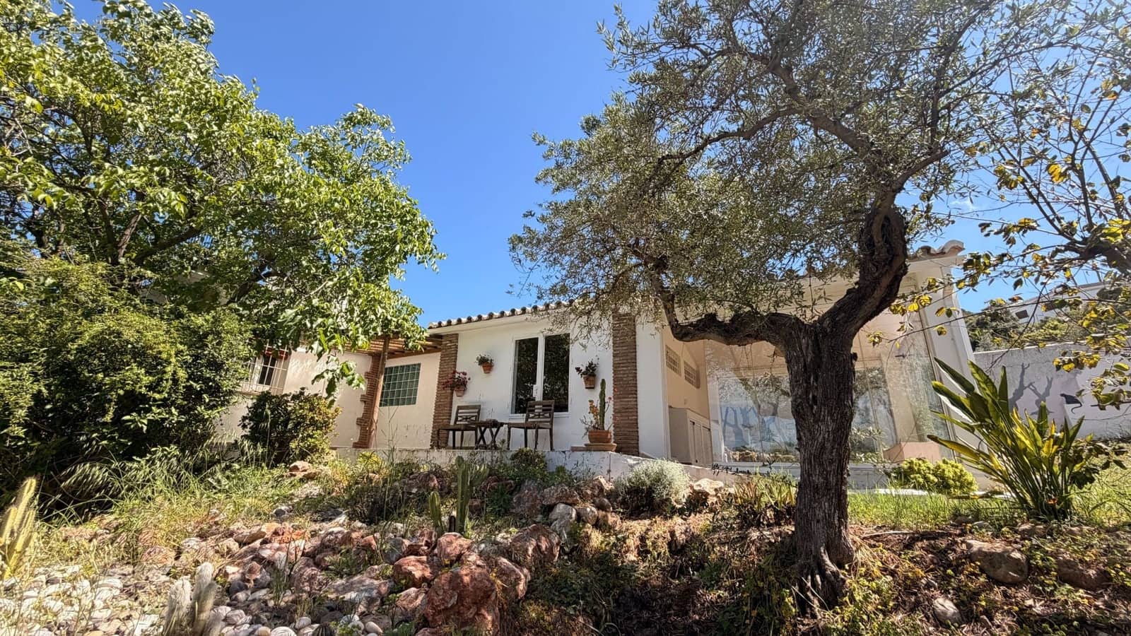 2 bedroom Villa for sale in Alhaurin el Grande - € 389,000 (Ref: 9828157)