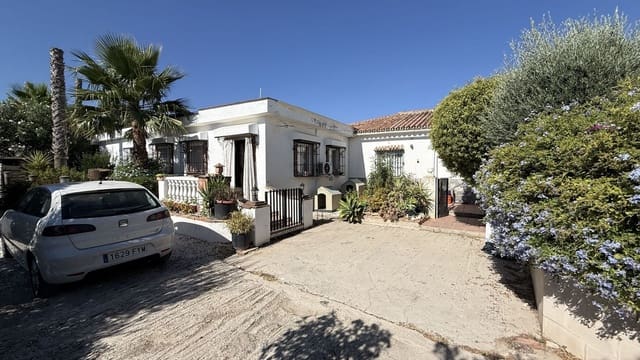 4 soveværelse Finca/Landehus til salg i Alhaurín el Grande med swimmingpool - € 449.995 (Ref: 9996510)