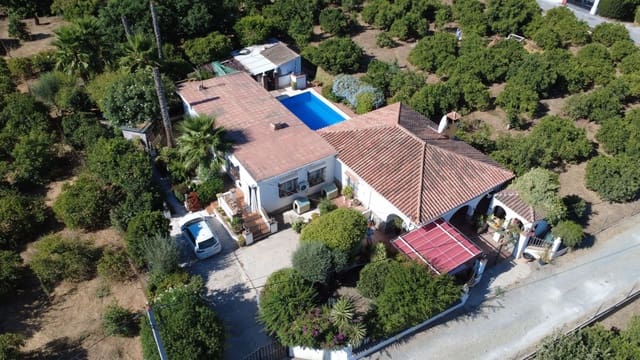 4 soveværelse Finca/Landehus til salg i Alhaurín el Grande med swimmingpool - € 449.995 (Ref: 9996510)