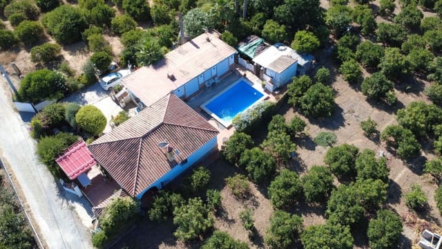 4 soveværelse Finca/Landehus til salg i Alhaurín el Grande med swimmingpool - € 449.995 (Ref: 9996510)